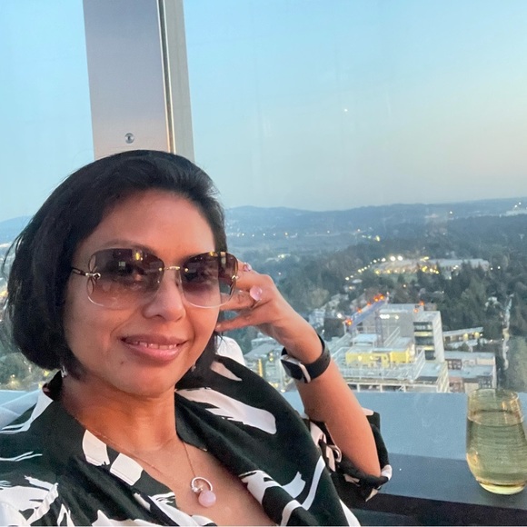 Meet your Posher, Mia Eternal - Picture 3 of 14